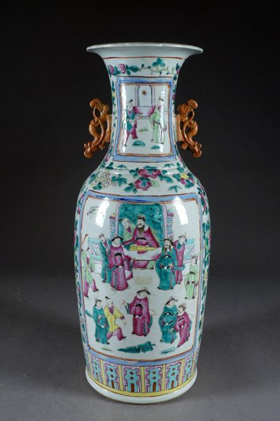 CHINE.
Large baluster vase from the Rose...