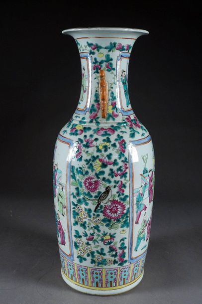 CHINE.
Large baluster vase from the Rose...