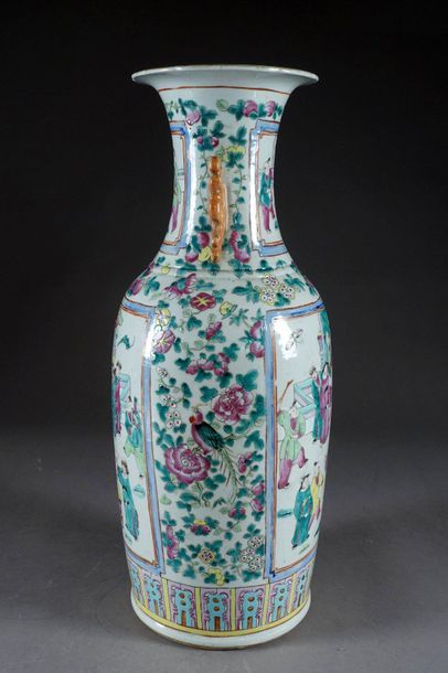 CHINE.
Large baluster vase from the Rose...