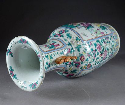 CHINE.
Large baluster vase from the Rose...