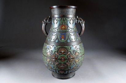 CHINE.
Large pansu vase with wide handles...