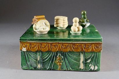 Chine, de la Période Ming.
Domestic altar...