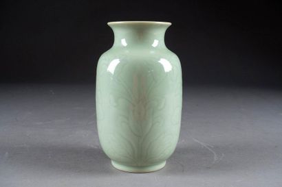 Vase Lanterne.
With incised floral decoration....
