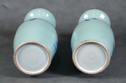 Paire de grands Vases.
A phoenix tail with...