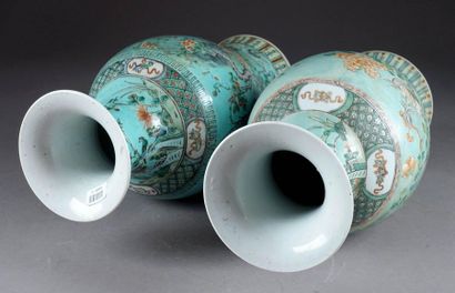 CHINE - XXe siècle.
Two baluster vases in...
