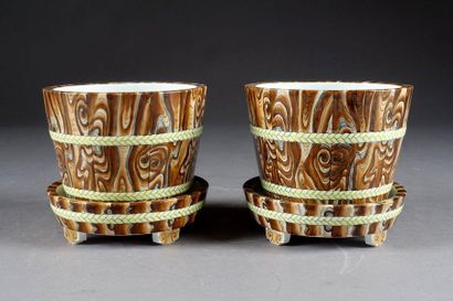 Rare paire de Jardinières et leurs dormants.
Each...