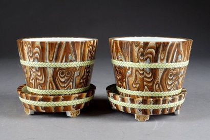 Rare paire de Jardinières et leurs dormants.
Each...