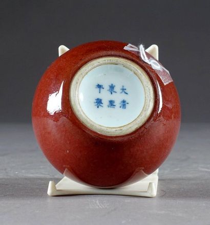 Pot à eau.
A small protruding mouth. Porcelain...