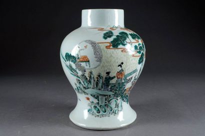 Chine de la Famille Verte.
Vase with a motif...