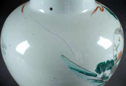 Chine de la Famille Verte.
Vase with a motif...