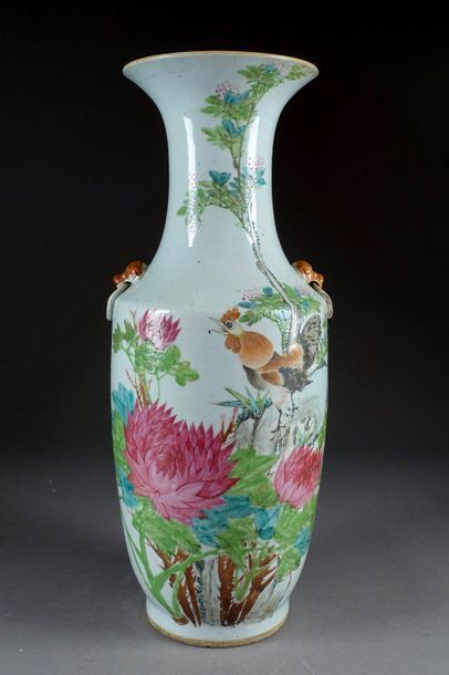 Vase en queue de Phénix.
Ring handle. Decoration...