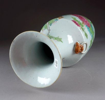 Vase en queue de Phénix.
Ring handle. Decoration...