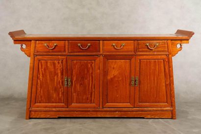 Dressoir.
The belt is decorated with a double...