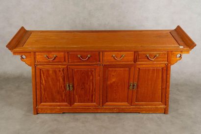 Dressoir.
The belt is decorated with a double...