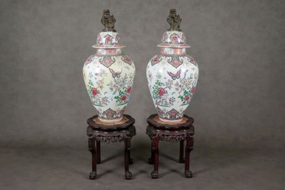 Edmé Samson et Cie.
Pair of very large Qianlong...