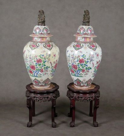 Edmé Samson et Cie.
Pair of very large Qianlong...
