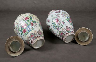 Edmé Samson et Cie.
Pair of very large Qianlong...