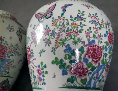 Edmé Samson et Cie.
Pair of very large Qianlong...