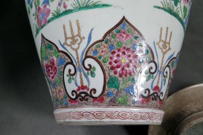 Edmé Samson et Cie.
Pair of very large Qianlong...