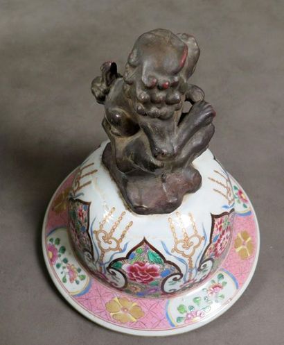 Edmé Samson et Cie.
Pair of very large Qianlong...