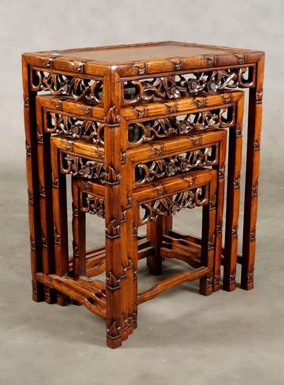 Suite de quatre Tables gigognes.
Openwork...