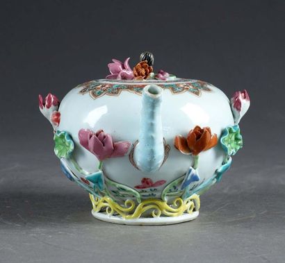 D’époque Jongzheng.
Chinese porcelain teapot...