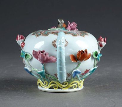 D’époque Jongzheng.
Chinese porcelain teapot...
