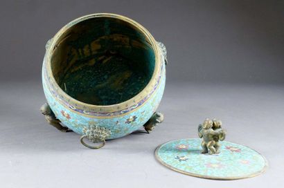 Boîte de Forme tambour.
With three ring holds...
