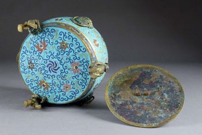 Boîte de Forme tambour.
With three ring holds...