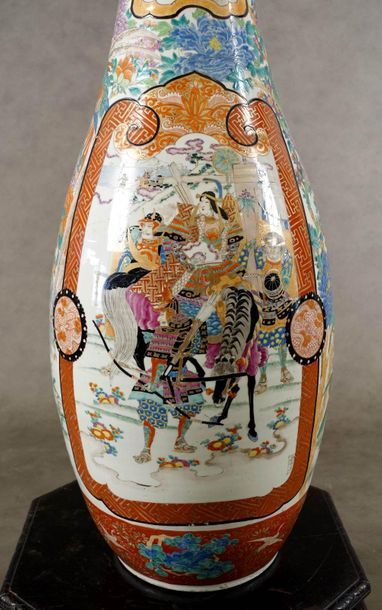 Kutani.
Large pear-shaped palace vase. With...