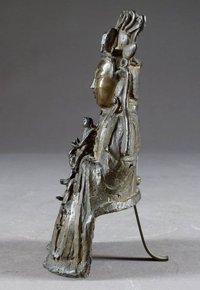 Chine - Période Ming.
Sitting Guanyin. Bronze...