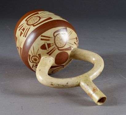 Culture Mochica.
Stirrup vase with tubular...