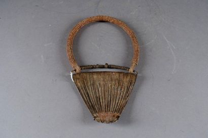 Cache-sexe féminin de Forme triangulaire.
Consisting...