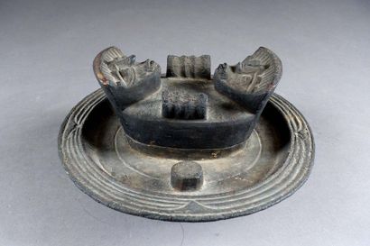 Culture Igbo.
Cup for cola nuts. On the lid,...