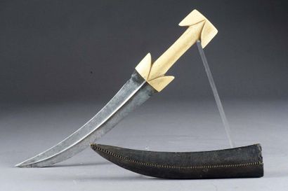Khanjar.
Curved blade. Walrus ivory grip,...