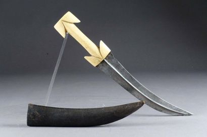Khanjar.
Curved blade. Walrus ivory grip,...