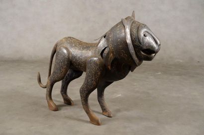 Grand Lion.
With removable head with cut...