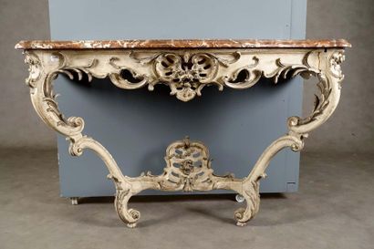 Grande Console d’applique.
Topped with a...