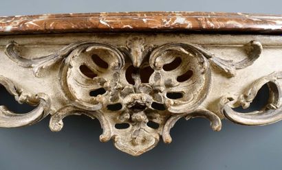 Grande Console d’applique.
Topped with a...