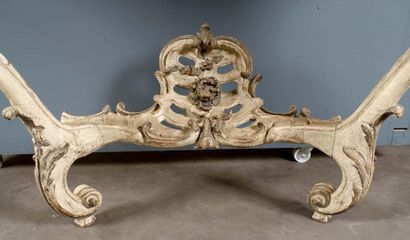 Grande Console d’applique.
Topped with a...