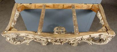 Grande Console d’applique.
Topped with a...