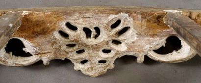 Grande Console d’applique.
Topped with a...
