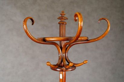 Portemanteau.
With six fully curved hooks....