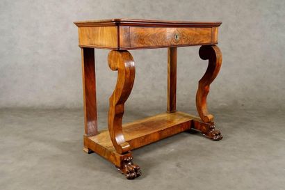 Console Restauration.
The belt, moulded,...