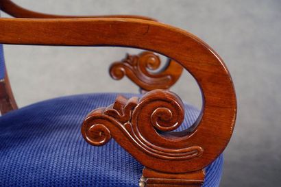 Suite de trois Fauteuils de Style Restauration.
Slightly...