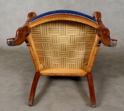 Suite de trois Fauteuils de Style Restauration.
Slightly...