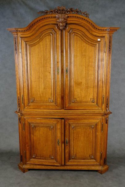 Important Double-Corps Louis XVI.
Cornice...