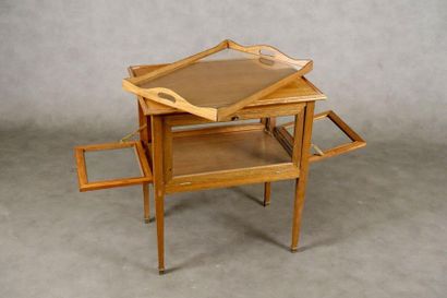 Table-Desserte.
Summoned from a mobile cabaret....