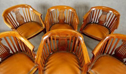 Suite de six Fauteuils de Style Sheraton.
Backrests...