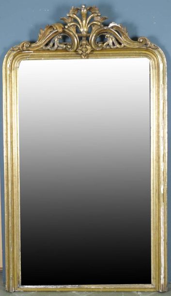 Grand Miroir de Cheminée.
Fronton with openwork...
